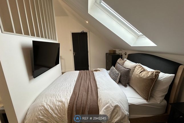 Wellingborough Road, Rushden photo 3