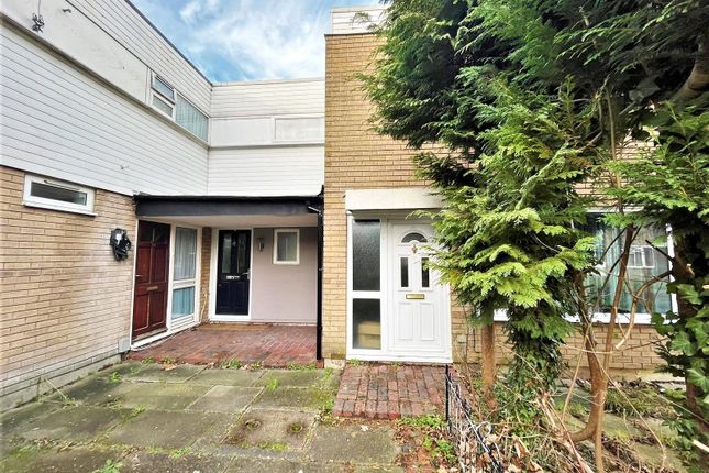 Thumbnail Terraced house for sale in Aldwick Close, Farnborough, Hampshire