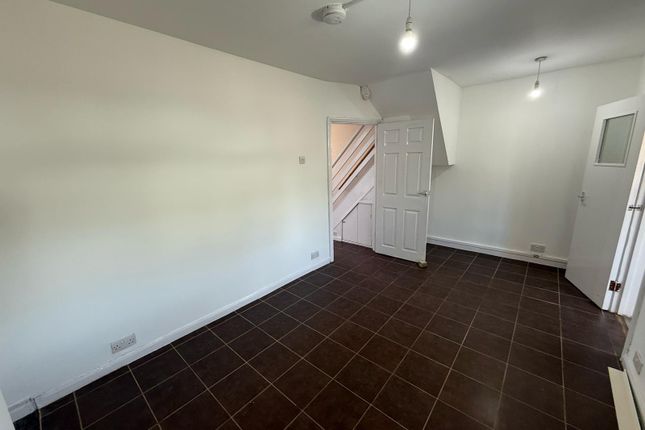 111, Marston Avenue, Dagenham photo 5