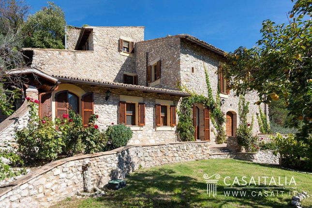Villa for sale in Spoleto, Umbria, Italy