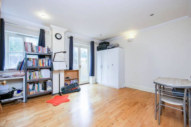 Thumbnail Mews house for sale in Carlyle Mews, Bethnal Green, London