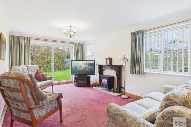 3 Pine Walk, Bognor Regis photo 2