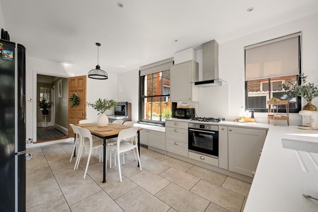 16 Queens Road, Bromley photo 4