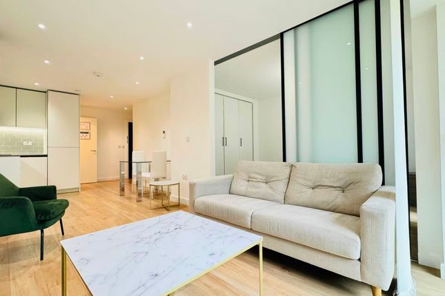 Flat 46, Fairbank House, 13 Beaufort Square, London photo 2