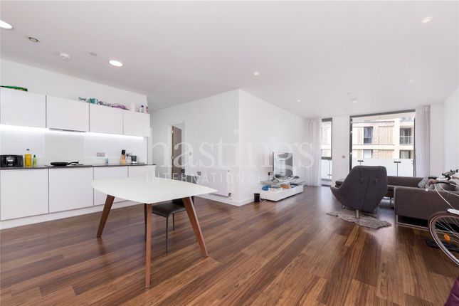 Flat to rent in Hornbeam House, 22 Quebec Way, Canada Water, London