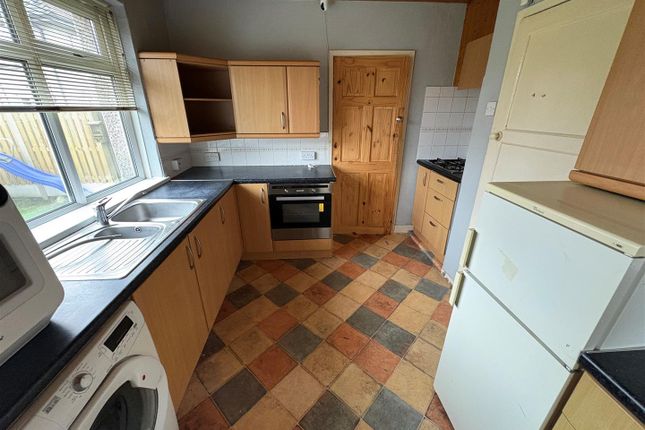 25, Hillcrest Road, Bradford photo 2