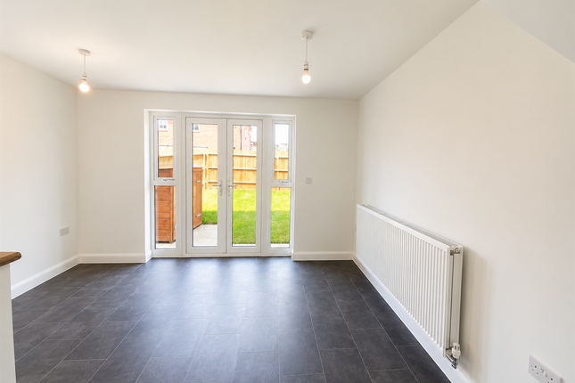 19 St Thomas Grove, Havant photo 3