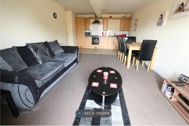 Flat to rent in Back Lane, Heckmondwike