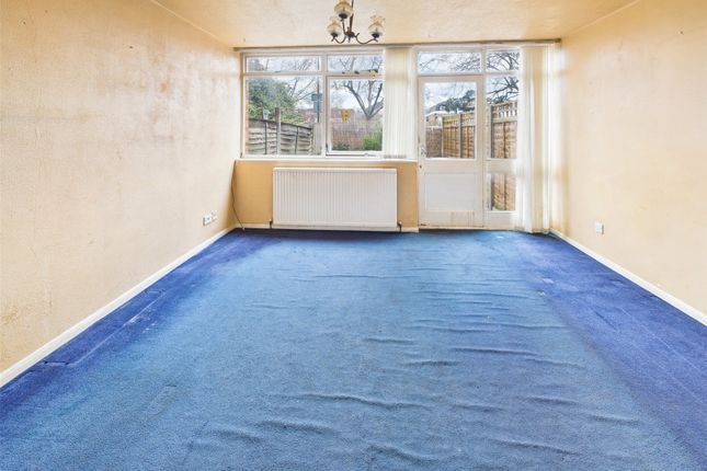 2, Edward Close, Hampton Hill photo 4