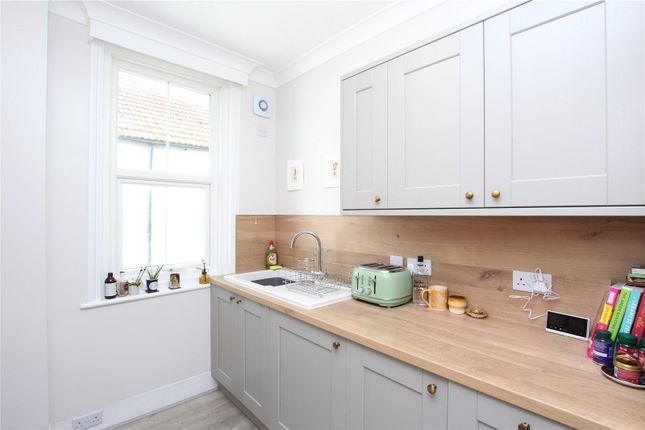 Thumbnail Flat to rent in Pavilion Road, Worthing, West Sussex