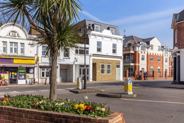 Thumbnail Flat for sale in Cromwell House, Walton Road, East Molesey