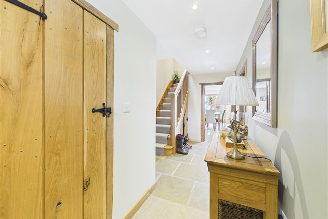 7, Willow Walk, Chertsey photo 4