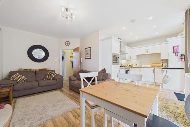 Flat 4, Cove View Apartments, Sommers Crescent, Ilfracombe photo 2