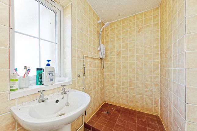 2, Harkness Drive, Canterbury photo 4