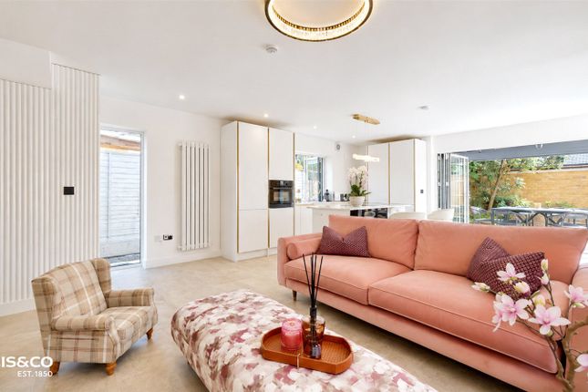 51, Charterhouse Avenue, Wembley photo 3