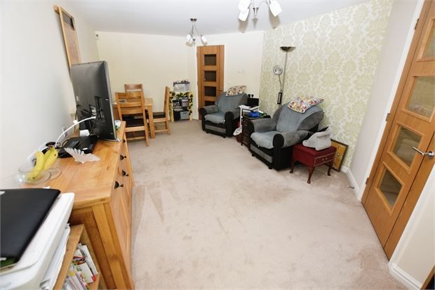 Flat for sale in East Street, Newton Abbot, Devon.