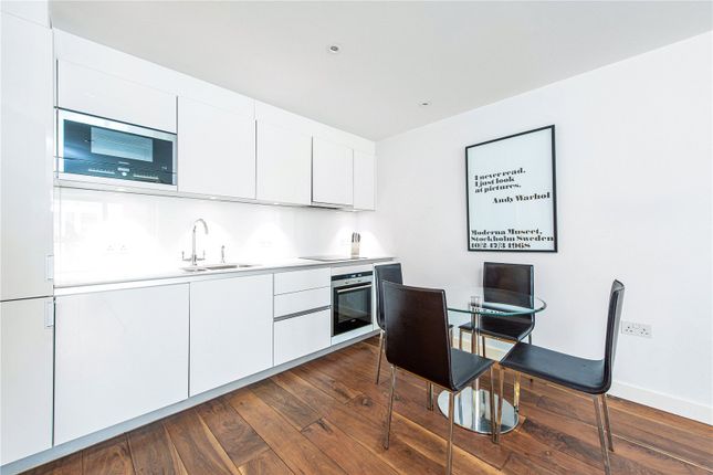Flat 3, 23 Newman Street, London photo 2