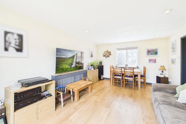 5, Ward Close, Bude photo 3