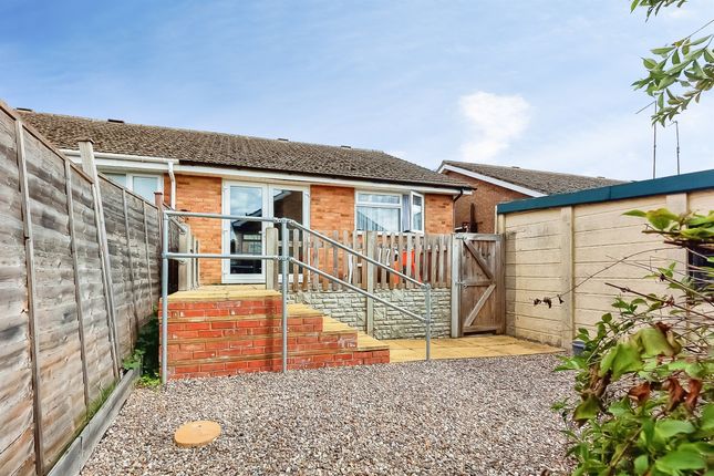 16, Miller Close, Kettering photo 2