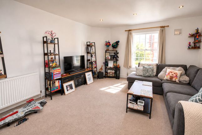 Flat 4 The Corner House,, Amery Street, Alton photo 3