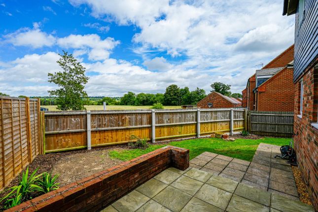 25, Manor Close, Milton Keynes photo 4
