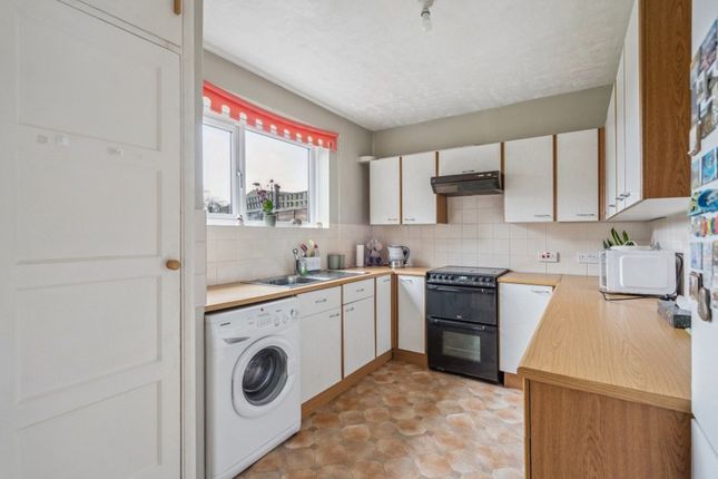 272 Prestwick Road, Watford photo 3