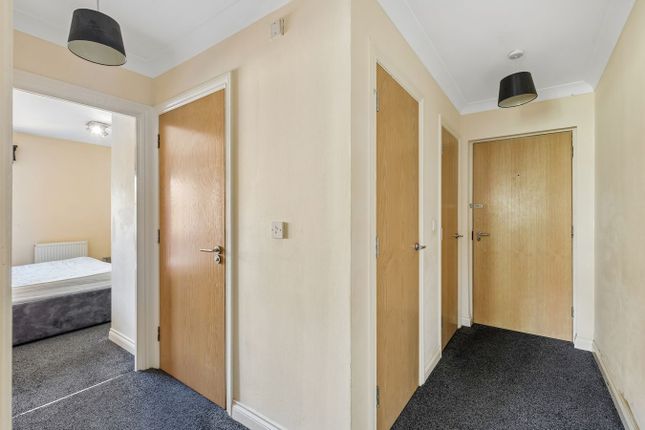 9, Blake House, Cottage Close, Harrow photo 4