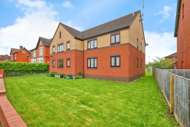 Flat for sale in Stanway Close, Taunton