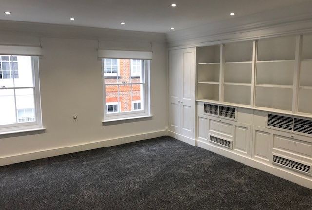 Office to let in St. James's Place, London, Greater London