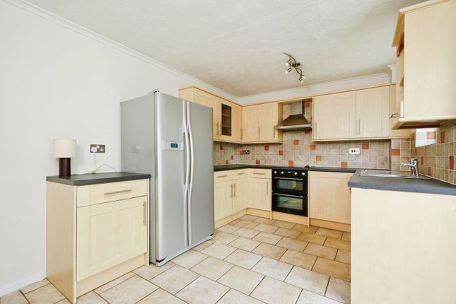 283, Thorney Leys, Witney photo 4