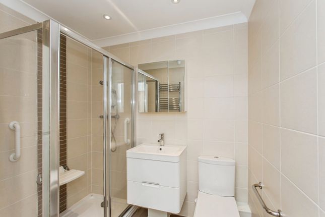 Flat 15, Elmtree Lodge, 66, Cranleigh Drive, Essex photo 4