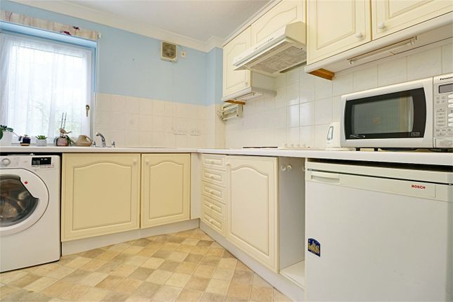 9 Orchard Lea, High Wych Road, Sawbridgeworth photo 4