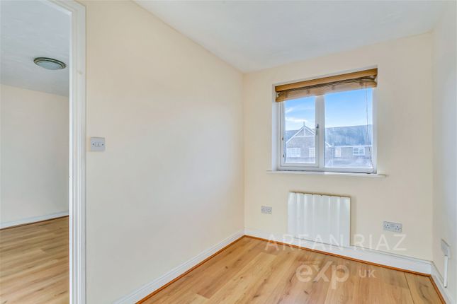 Flat for sale in Windmill Drive, Cricklewood, London