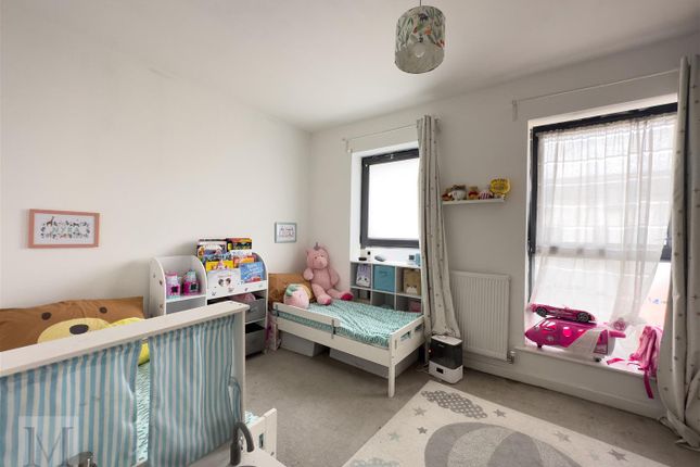 End terrace house for sale in Potters Road, Southall