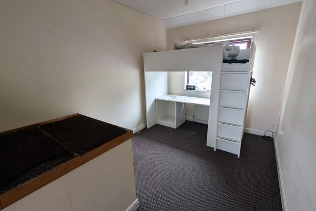 272 S9 1WD, Bawtry Road, Sheffield photo 4