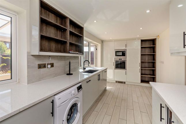 00, Hanbury Drive, Reading photo 4