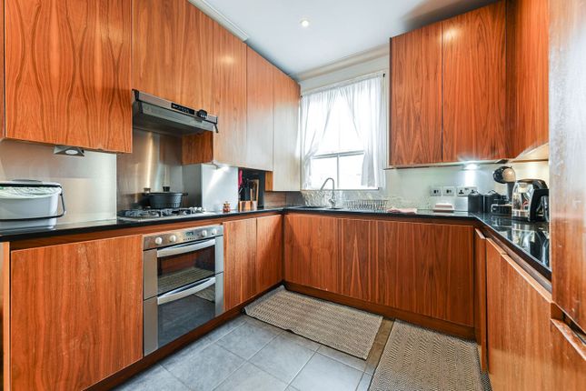 2-bed flat on Bullen Street, Battersea, £2,500/mo