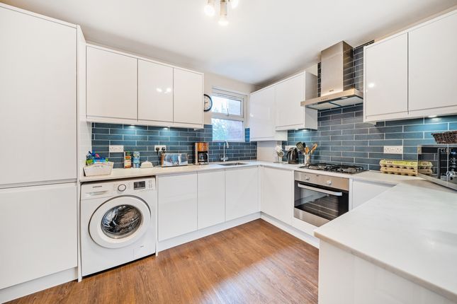 Flat 11 Cavendish Court, 21-23, Bromley Road, London photo 3