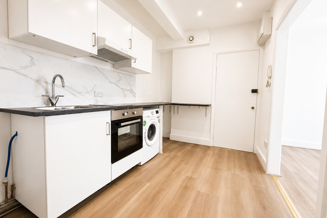 Flat 8, London photo 2