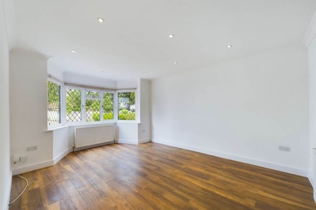 3 Ladywood Avenue, Orpington photo 2