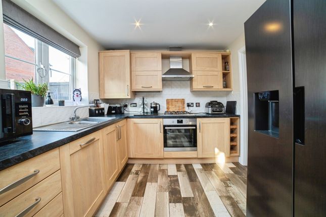 22, Portland Way, MANSFIELD photo 3