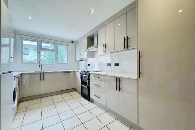 10, Goldsworthy Way, Slough photo 2