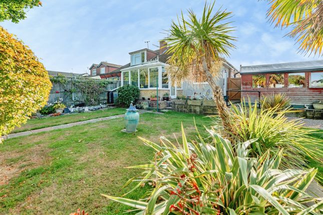 Blundell Avenue, Horley photo 3