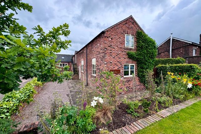 Barn conversion to rent in Well Lane, Gillow Heath, Stoke-On-Trent