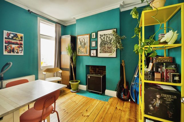 2, Chesley Gardens, London photo 3