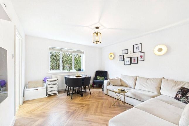 28, Meadowbank Road, Surrey photo 2