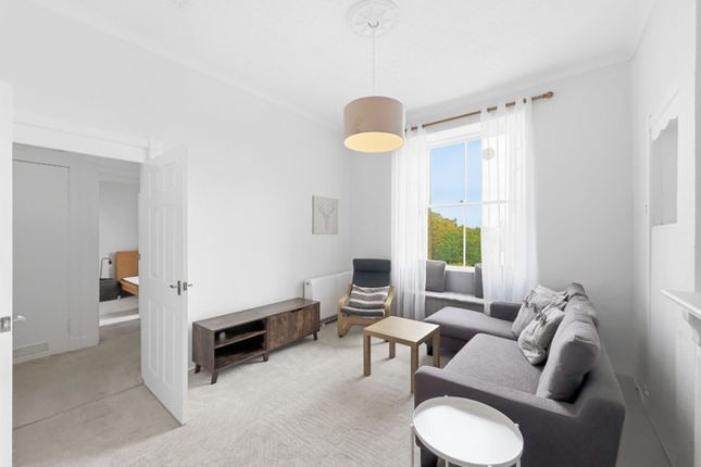 13 (3F1) Dean Park Street, Edinburgh photo 3