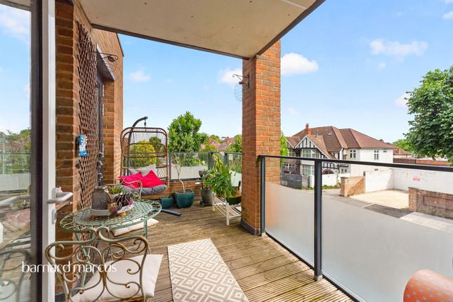 Flat 4, 888, High Road, London photo 4