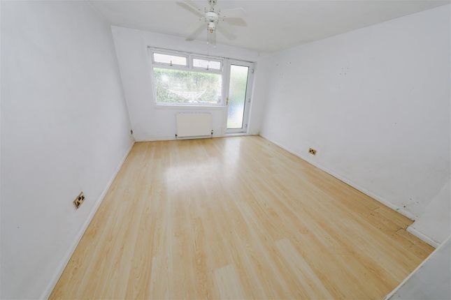 64, Ryan Road, Glenrothes photo 4