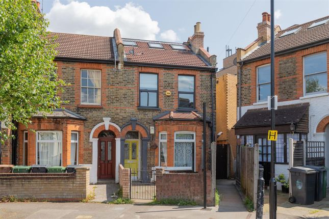 Thumbnail Flat for sale in Turner Road, London